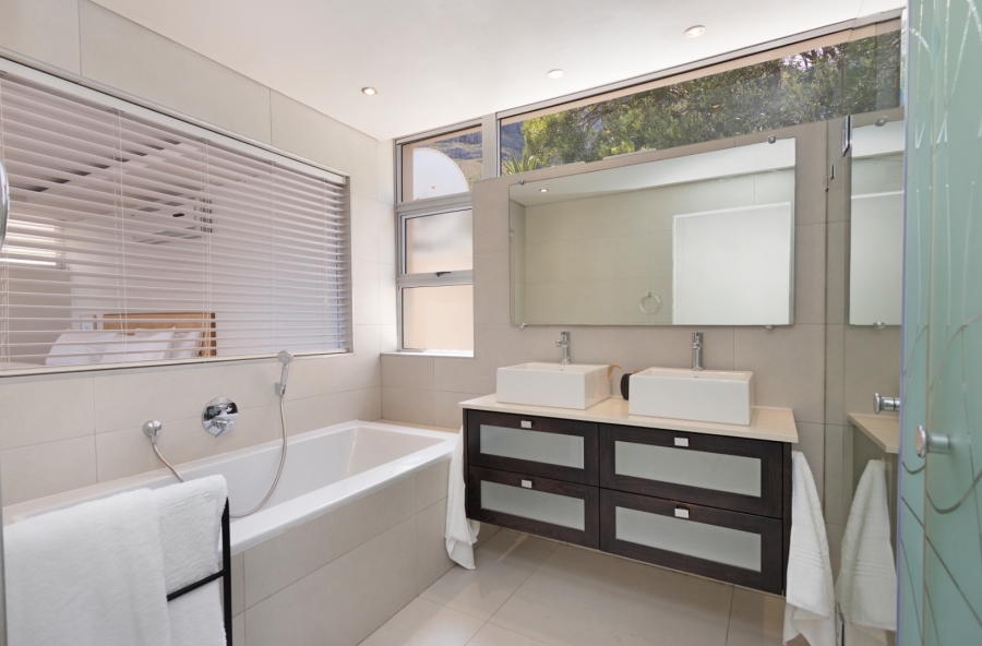 To Let 3 Bedroom Property for Rent in Camps Bay Western Cape